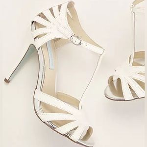 Blue by Betsy Johnson SB-Tee Ivory Glitter Heel